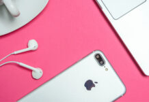 Apple smartfon i słuchawki