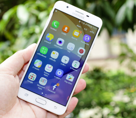 Smartfon Samsung w ręce