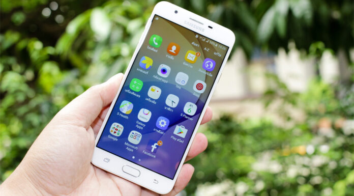 Smartfon Samsung w ręce