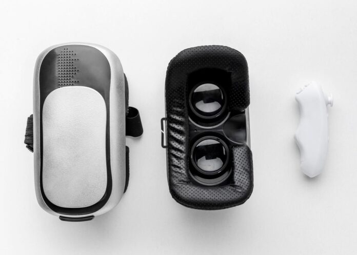 top-view-virtual-reality-simulator-with-laptop