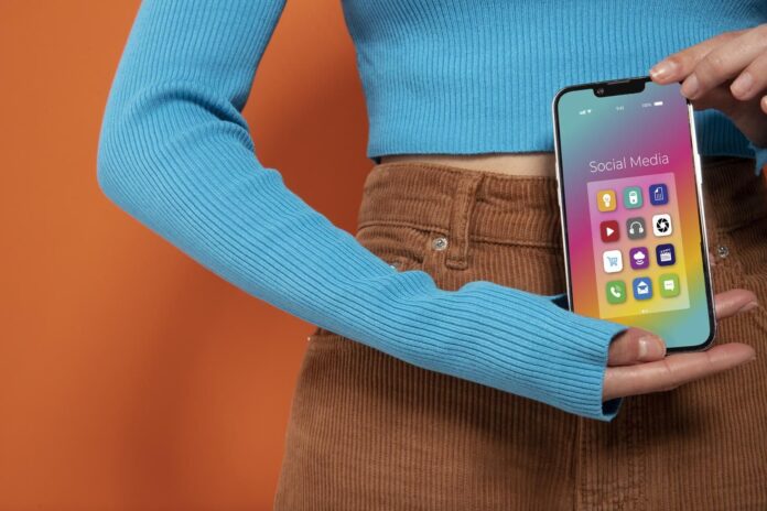 front-view-woman-showing-her-smartphone