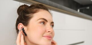 Słuchawki pod lupą: Toksyczne zagrożenia w codziennej muzyce