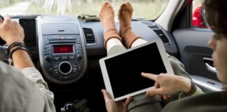 CarPlay vs Android Auto: Kto wygrywa w 2026 roku?